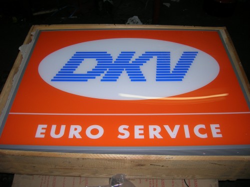 licht reklame dkv euroservice truckgarage vrachtwagen garage 